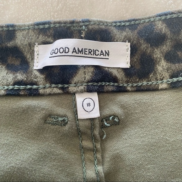 Good American Leopard The Cut-Offs Denim Shorts - Picture 6 of 10